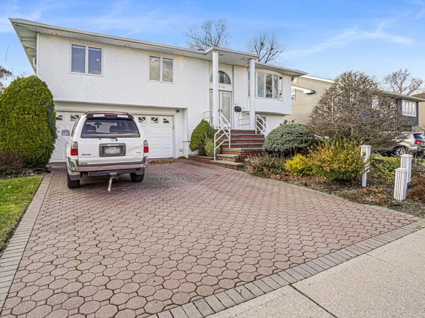 1776 Roberta Lane, Merrick, NY 11566