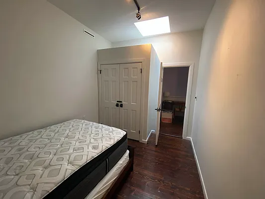 Rented by Premier Metro Realty Corp | media 27