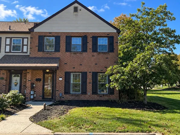 1 Oxford Ct, Langhorne, PA 19047