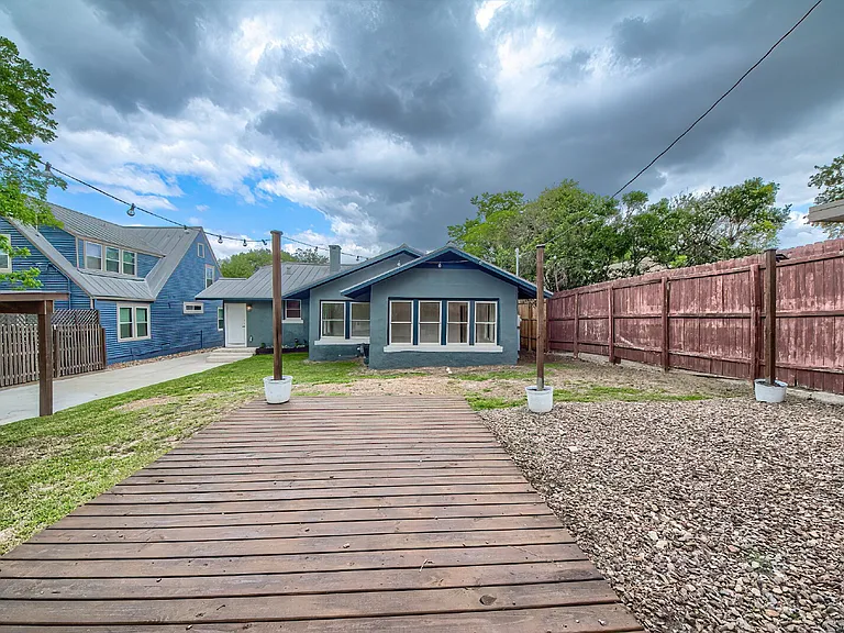 518 Queen Anne Ct — Photo 29