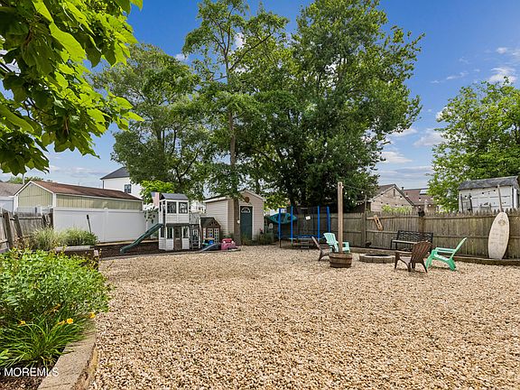 5th image of 131 Bayview Drive