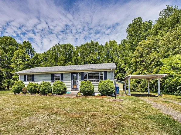 318 W Moffitt Ave, Liberty, NC 27298