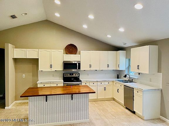 5th image of 8626 ROYALWOOD Drive