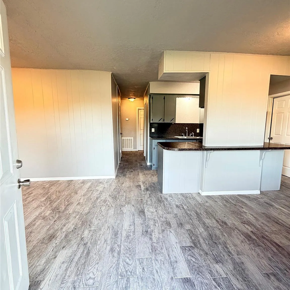 4 bed, 1.5 bath, 1456 sqft, $1,600 — Photo 3