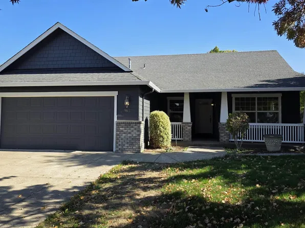 963 S 9th St, Harrisburg, OR 97446
