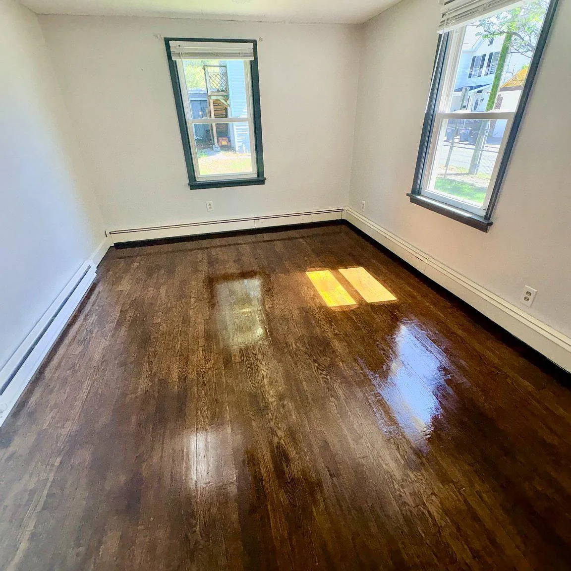 2 bed, 1.0 bath, 1980 sqft, $1,225 — Photo 2