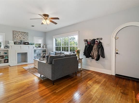 5th image of 400 Santa Anna Ave
