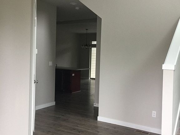 5th image of 2718 NE 85th Ave