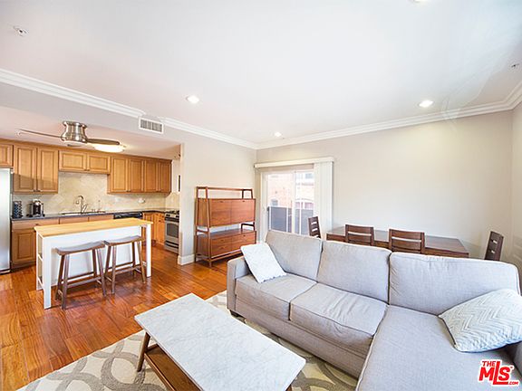 4th image of 815 S Harvard Blvd #402