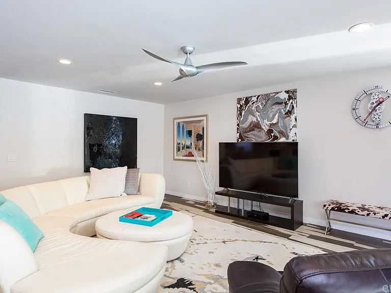 812 Crest Dr — Photo 17