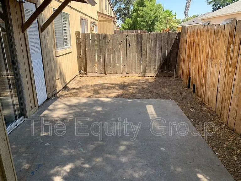 3912 W Meadow Ave — Photo 21
