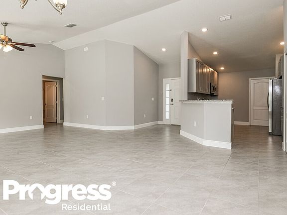 5th image of 526 Bristol Cir