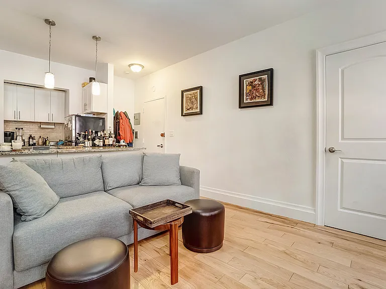 72 University Pl #5E — Photo 3