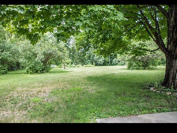 5th image of 804 Burr Oak Ave
