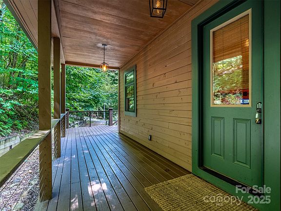 5th image of 128 Hadleigh Way