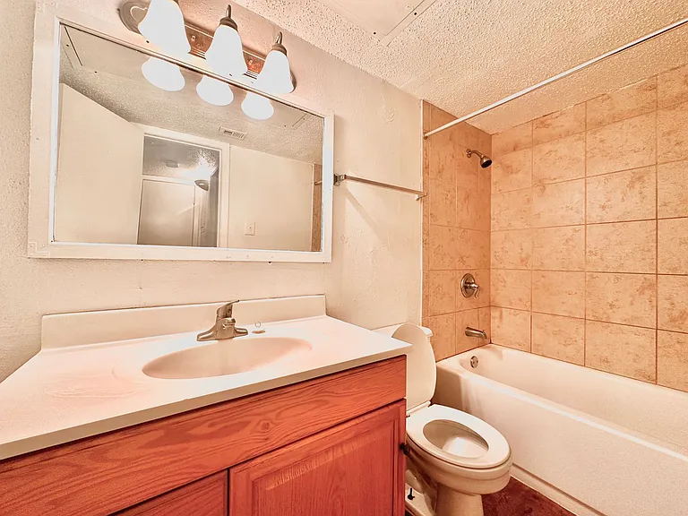 Marian Condos — Photo 64