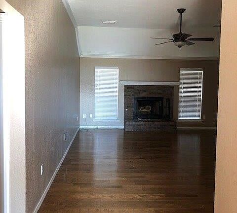 3rd image of 10 W Harvard Cir