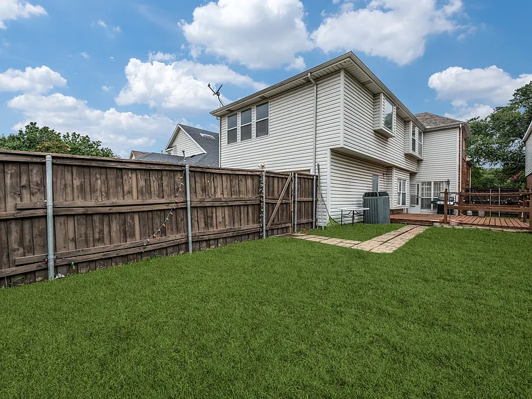 804 Santa Fe Trl — Photo 16