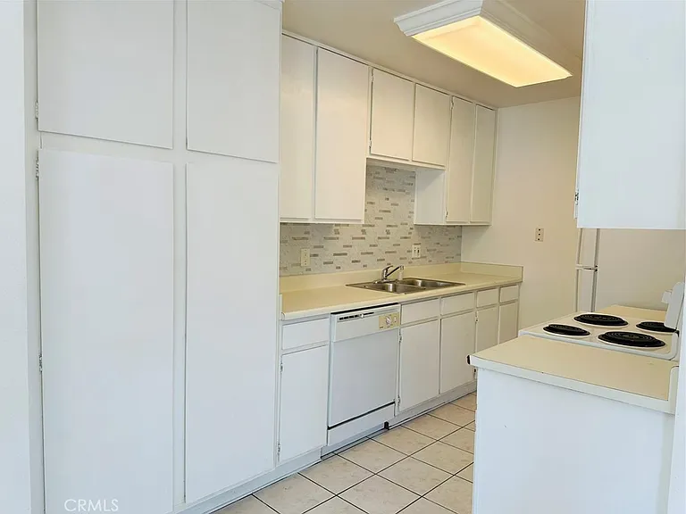 10914 Rincon St — Photo 6