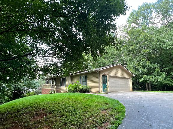 2nd image of 193 Edgewood Ridge Rd