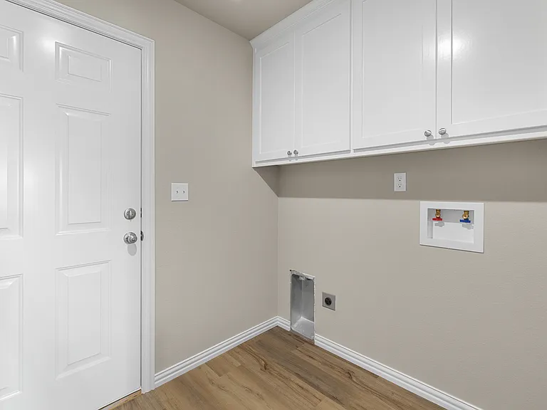 126 E Pine St — Photo 8