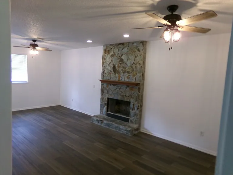 14299 Peterson Ln — Photo 11