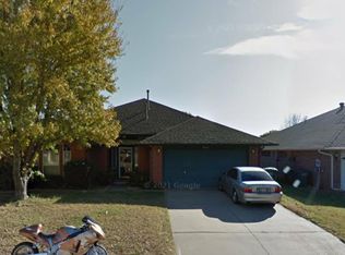 1712 Yellowstone Ln, Edmond, OK 73003