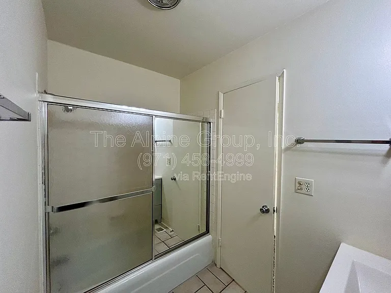 6041 SW Valley Ave — Photo 10