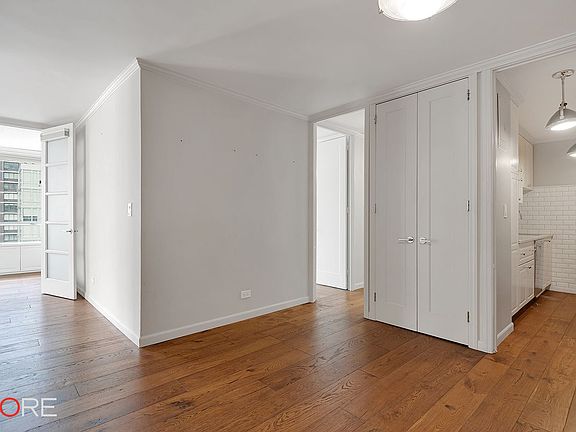 4th image of 300 E 33rd St APT 9L