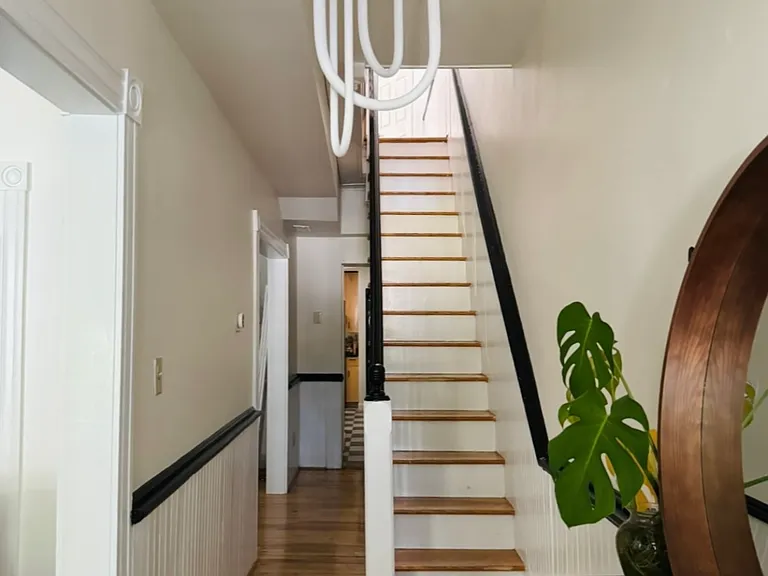 609 Saint James St — Photo 3