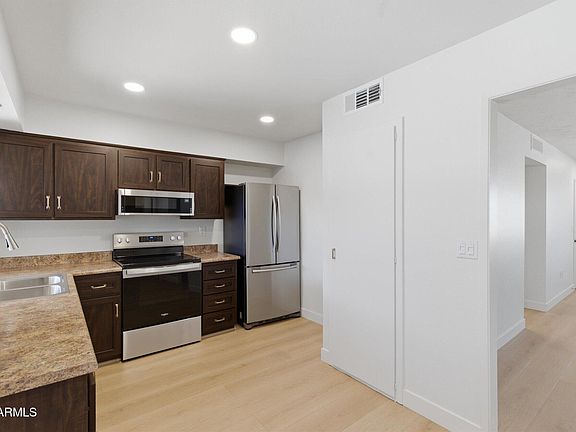 3rd image of 10917 W THUNDERBIRD Boulevard