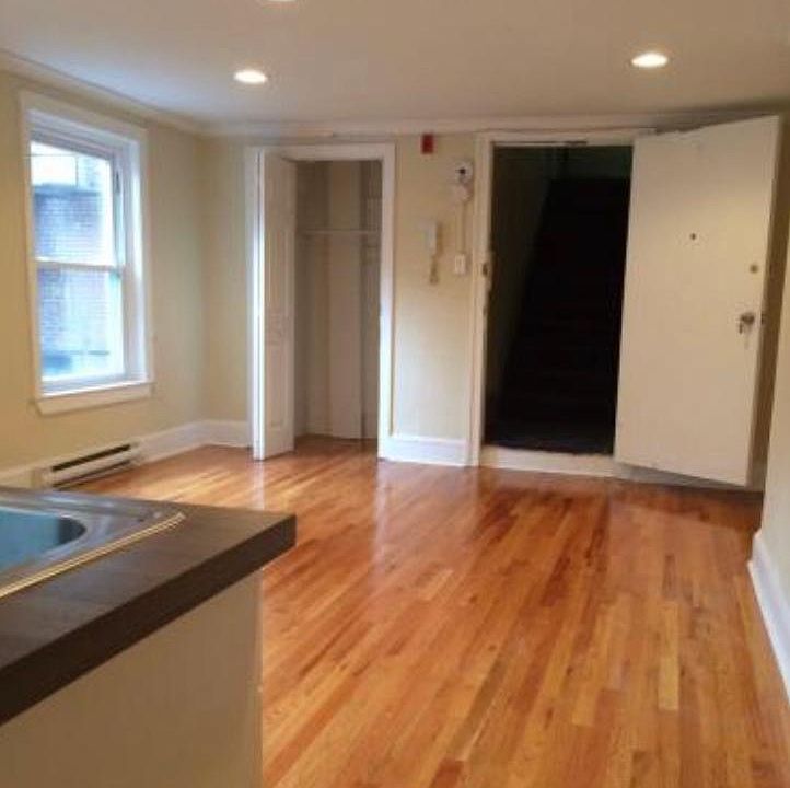 2nd image of 322 S 10th St APT 10
