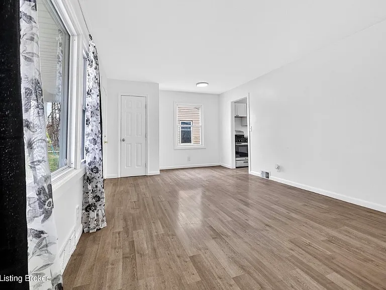 418 W Southside Ct — Photo 5