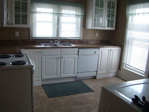 5th image of 608 S A St