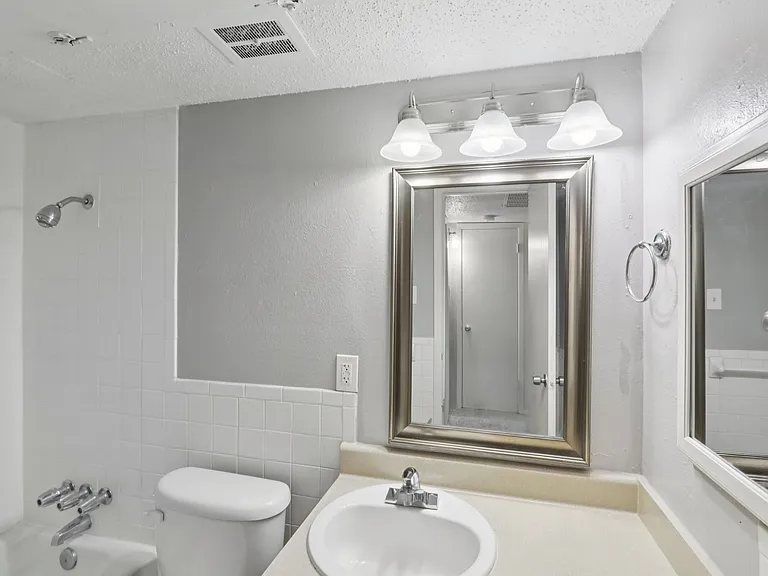 Whisperwind Apartments — Photo 36