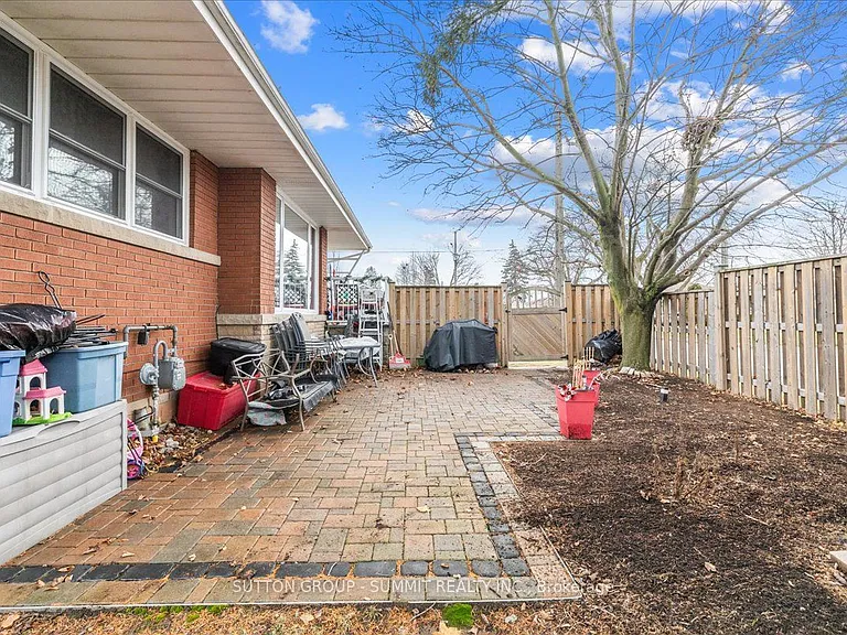 9 Grenadier Dr #LOWER — Photo 22