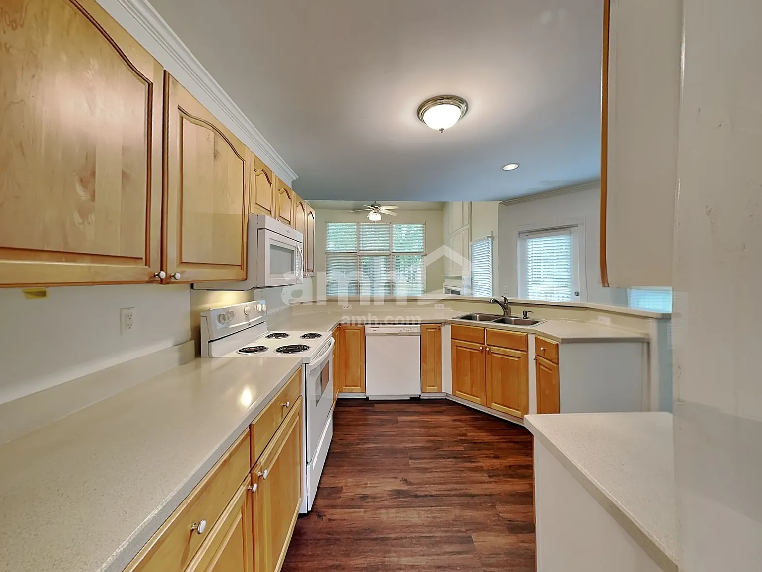 3 bed, 2.5 bath, 2454 sqft, $2,880 — Photo 3