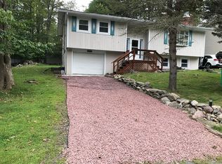 7025 Vista Dr, Tobyhanna, PA 18466
