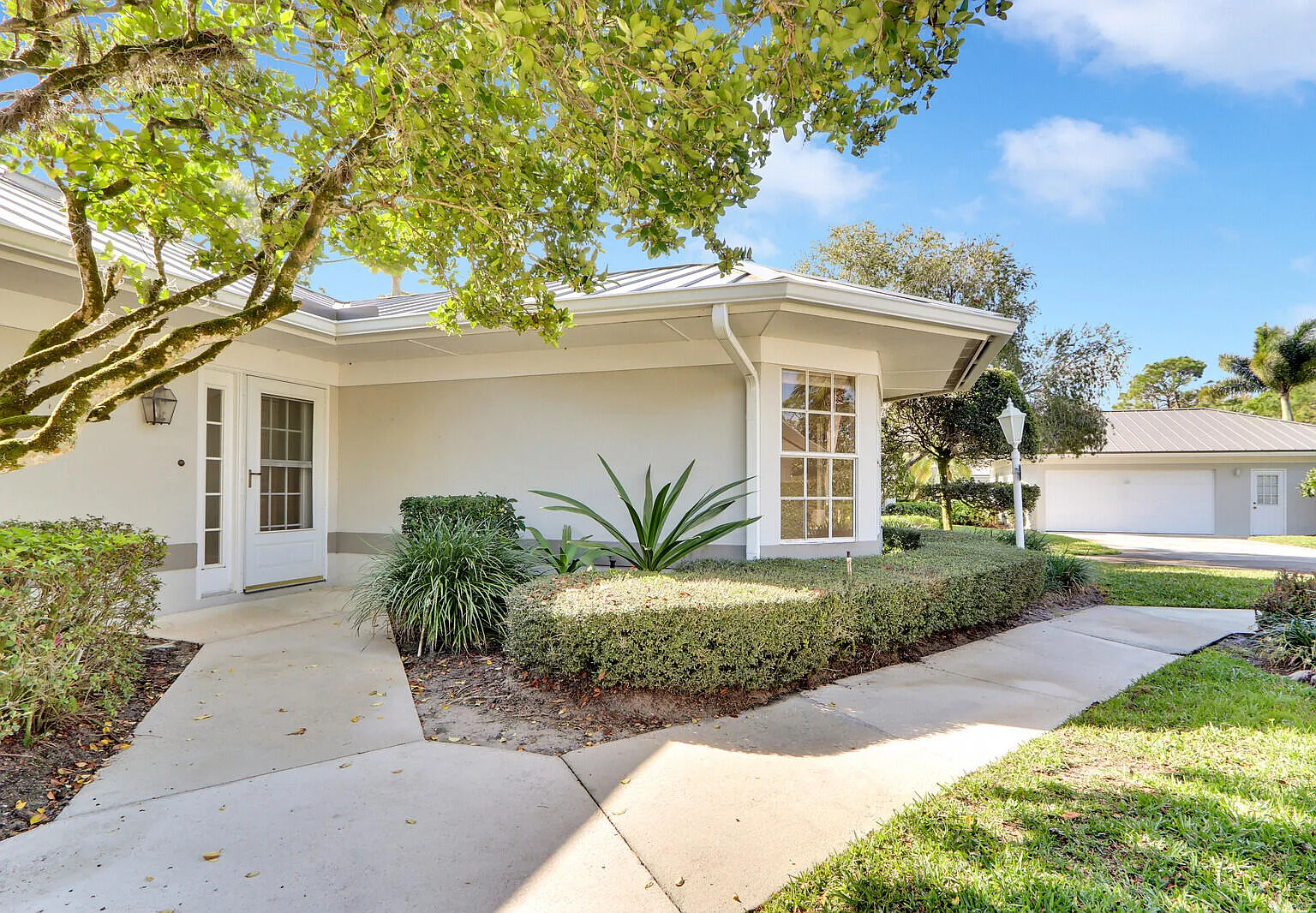 3 bed, 2.0 bath, 1662 sqft, $2,700 — Photo 3