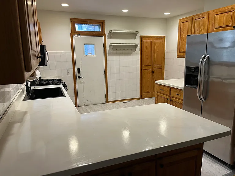 8742 S Harper Ave #1 — Photo 8