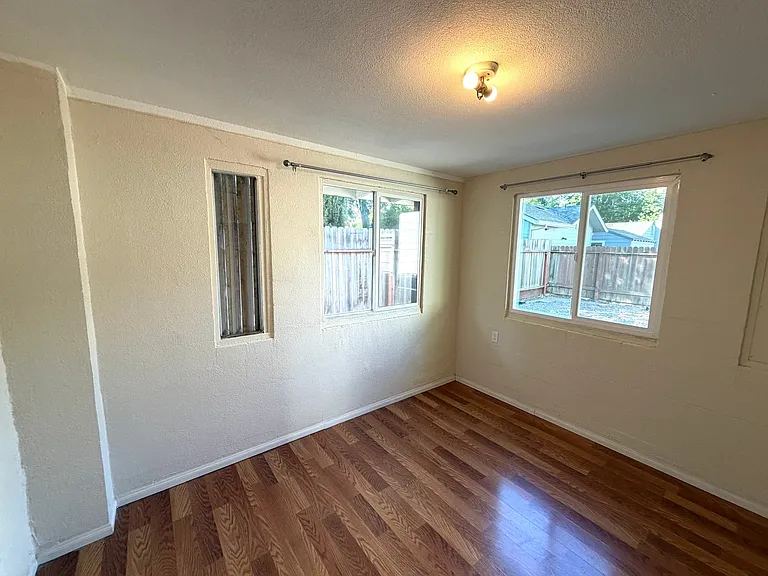 523 D St — Photo 16