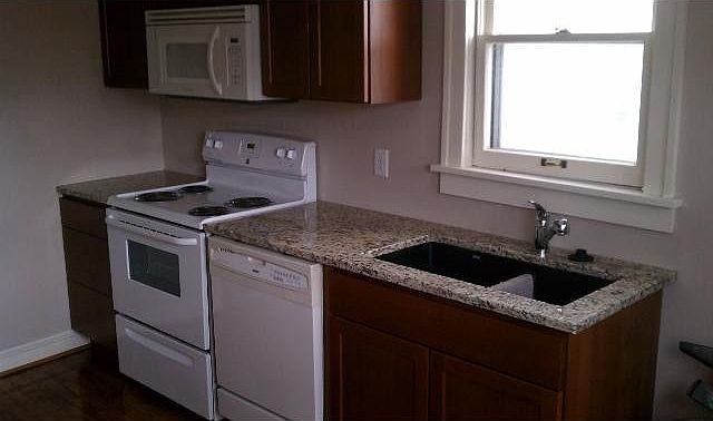 2nd image of 984 Livingston Ave