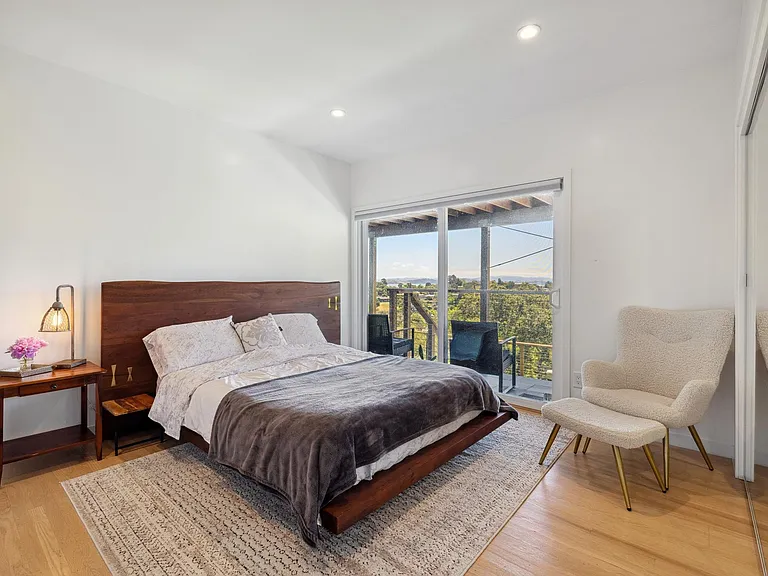 Lower level large bedroom