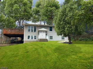 10 Woodland Rd, Andover, NJ 07821