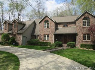 813 Fairfax Ct, Springfield, IL 62702