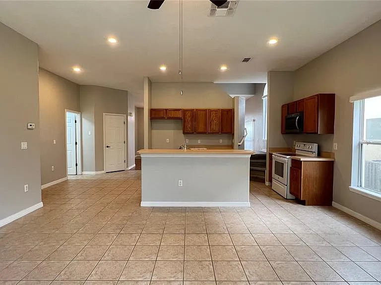 143 Vizcay Way — Photo 13