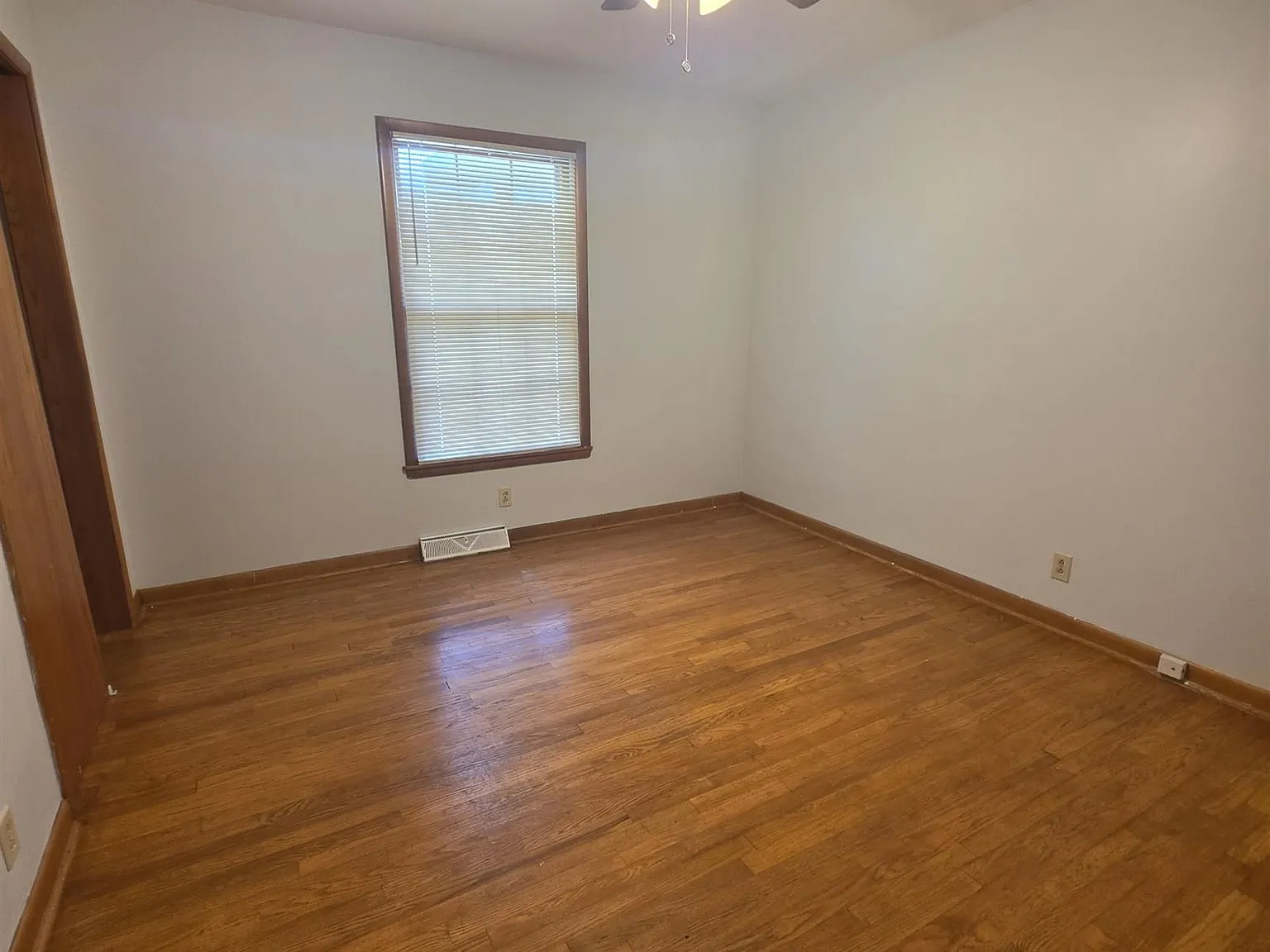 3 bed, 2.0 bath, 1795 sqft, $1,650 — Photo 4