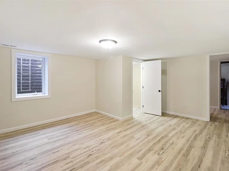 713 W Green St — Photo 25