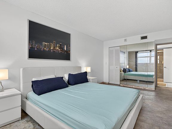 5th image of 1505 N Riverside Drive #1107