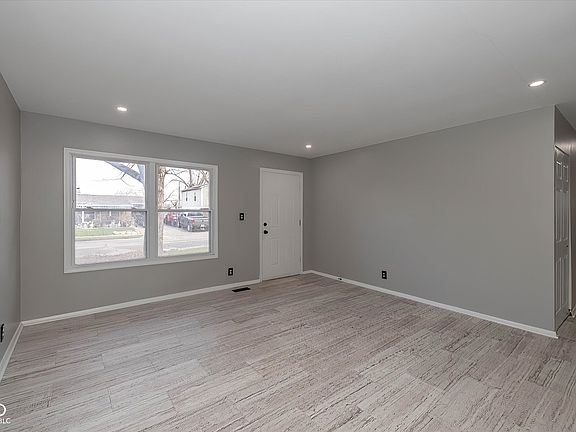 2nd image of 8115 Barry Rd